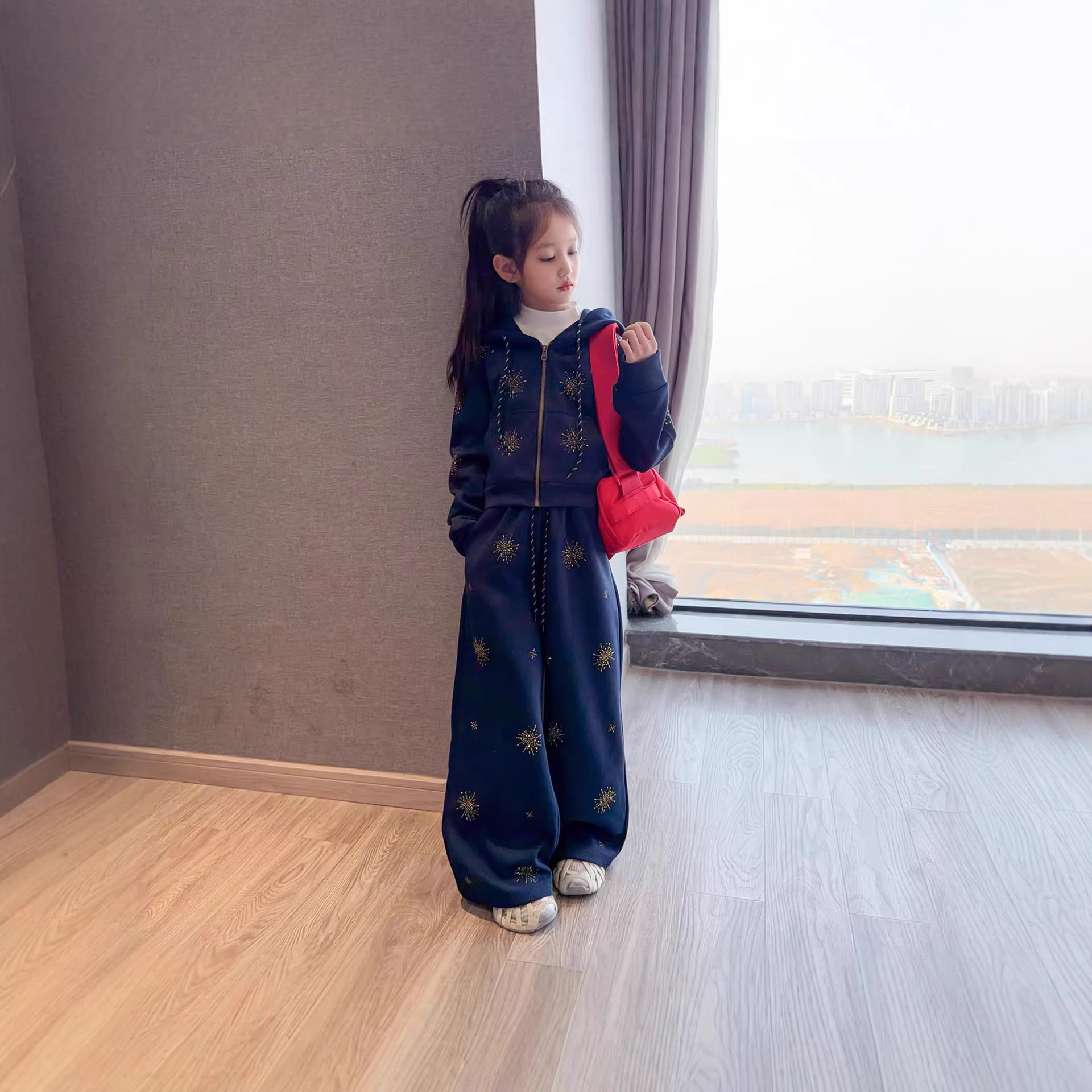 女童2026春装洋气套装重工烫钻连帽上衣大童宽松直筒阔腿裤两件套