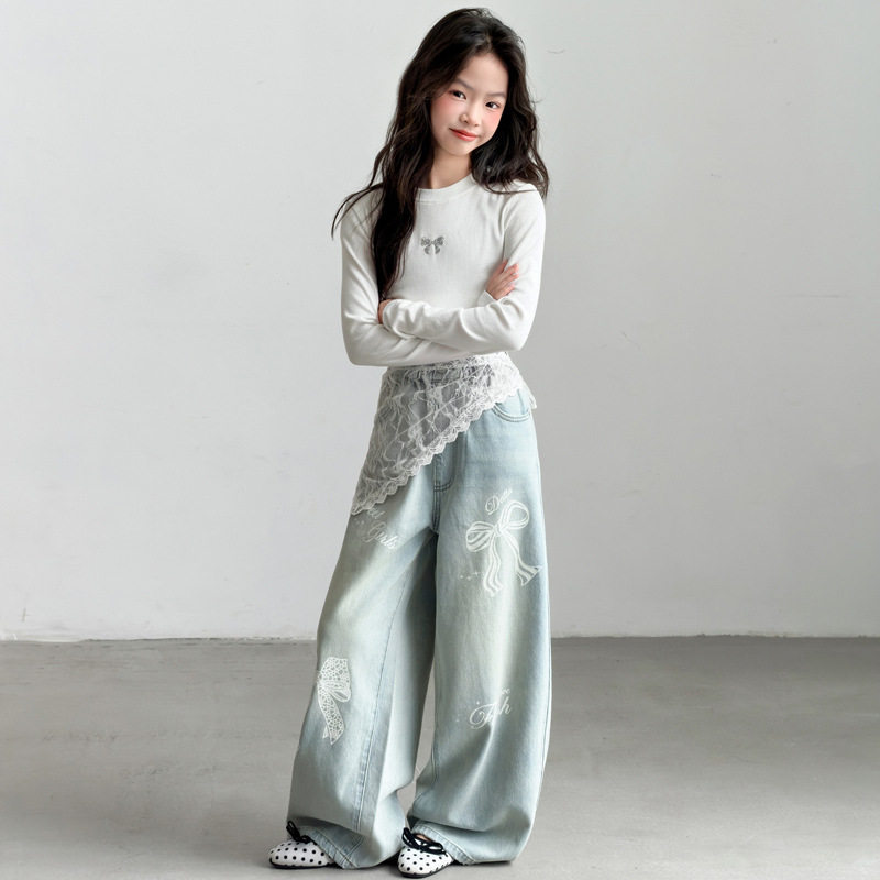 女童春季套装2026新款白色打底衫中大童儿童洋气屁帘牛仔裤两件套