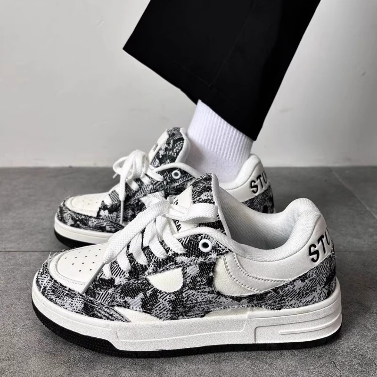 小众滑板鞋男鞋2026新款冬季学生百搭休闲情侣鞋子潮流美式德训鞋