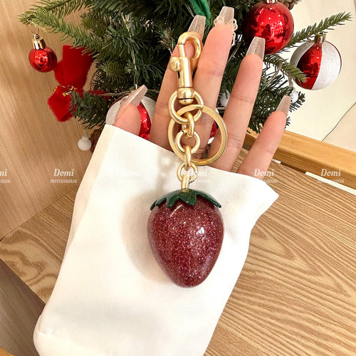ins高级c家草莓钥匙扣包包挂件女包饰品精美汽车挂件情人节礼物