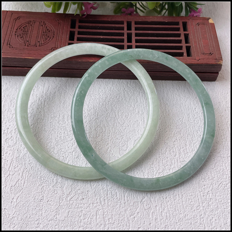 56圈口天然缅甸翡翠A货手镯冰糯种淡绿细条叮当镯玉镯子对镯