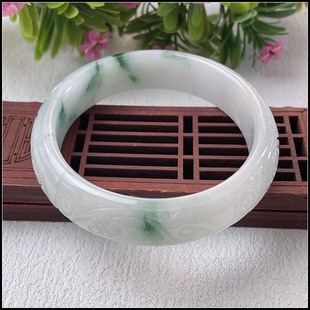 55长内径天然居缅甸翡翠A货贵妃手镯冰糯种飘花白底青宽条玉镯子