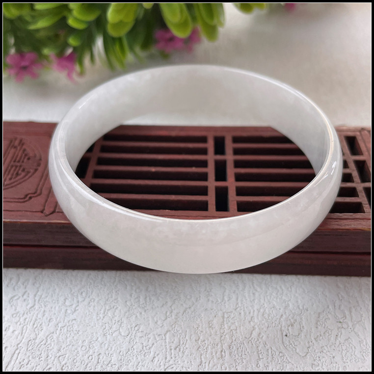 天然翡翠福镯正圈淡色圆镯