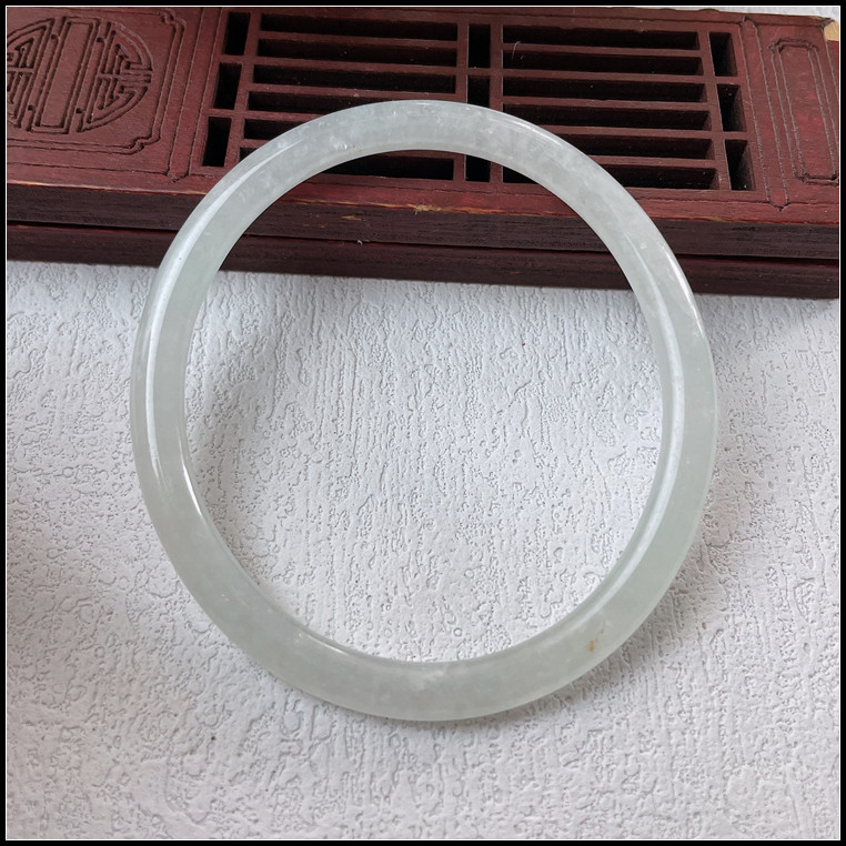 天然翡翠贵妃手镯冰种叮当镯