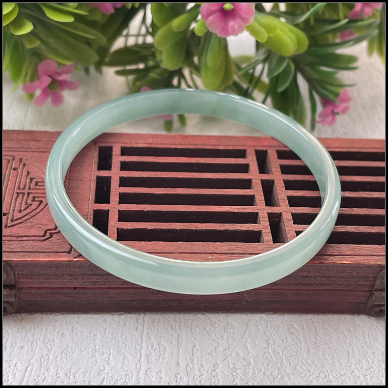 小圈口童镯冰种蓝水翡翠手镯