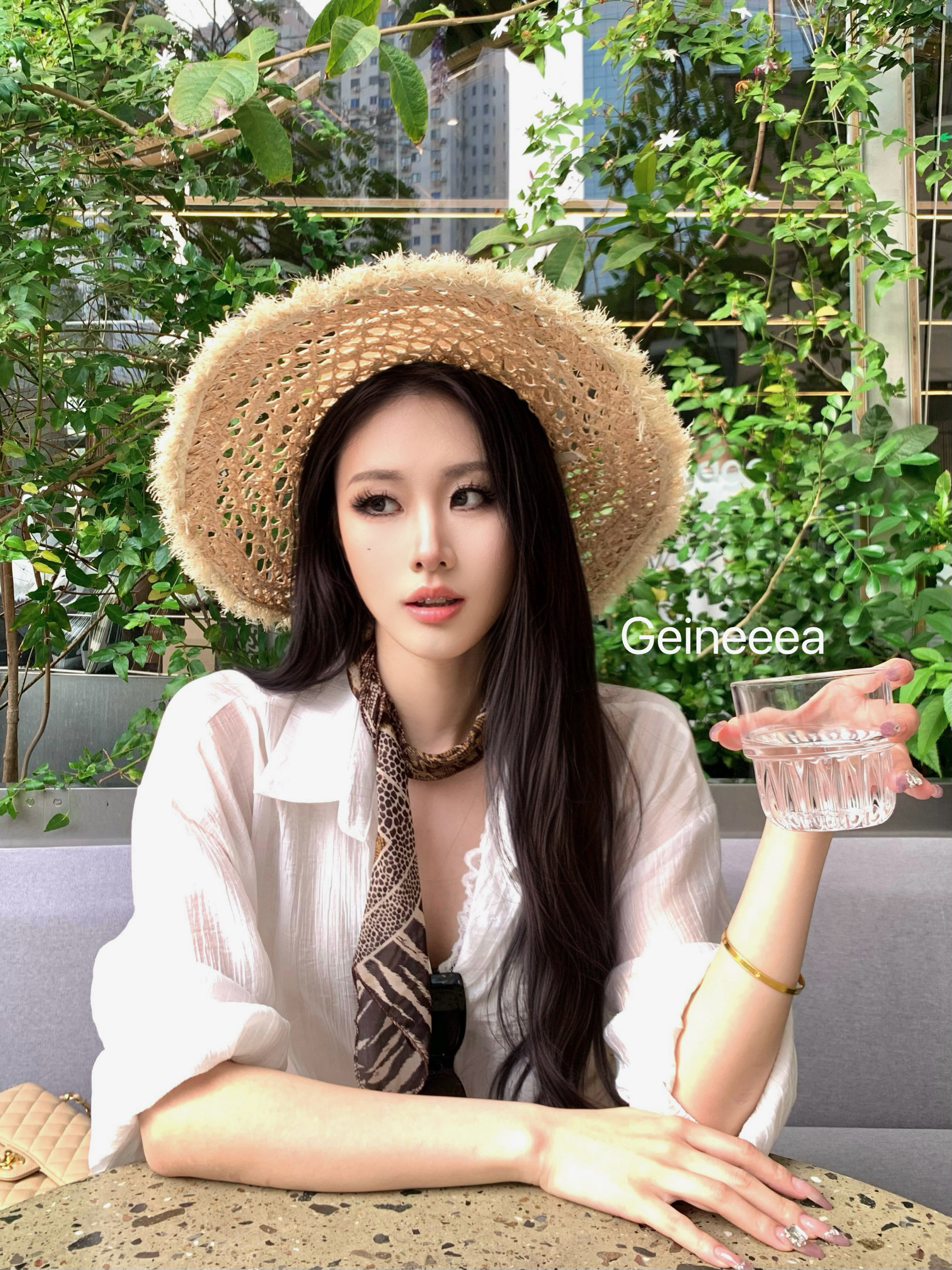 Genieeea吉妮的宝藏 微透视薄款宽松衬衫均码搭配卡其色牛仔短裤