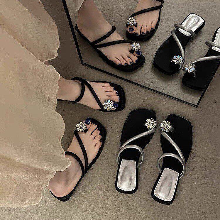 黑色夹趾凉鞋女外穿2026新款夏季水钻高级感仙女风低跟配裙子拖鞋