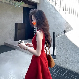 红色连衣裙女夏季新款贝微微同款无袖裙子法式收腰miu系女装
