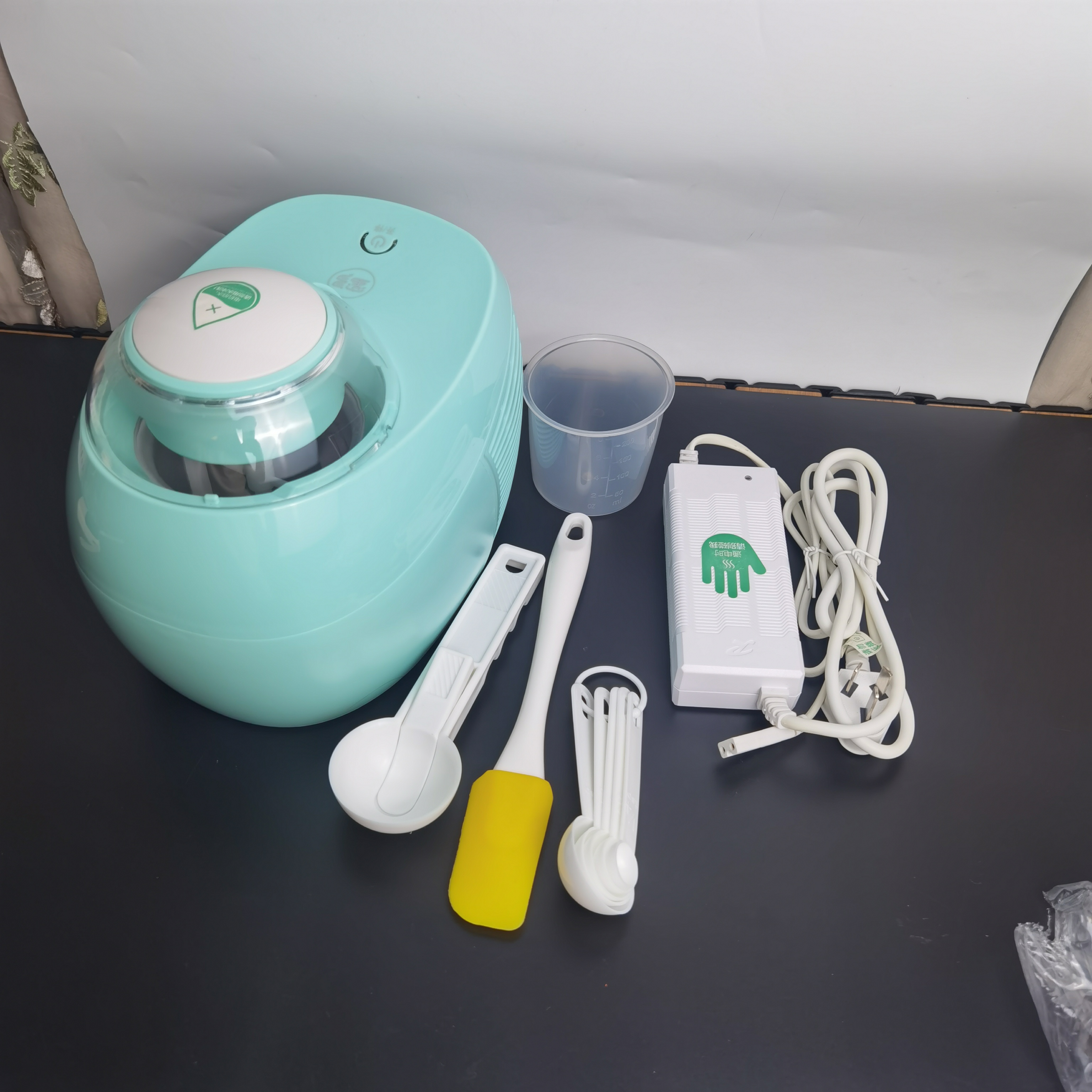 捡漏一款夏季迷你冰淇淋机家用小型自制全自动DIY水果雪糕机