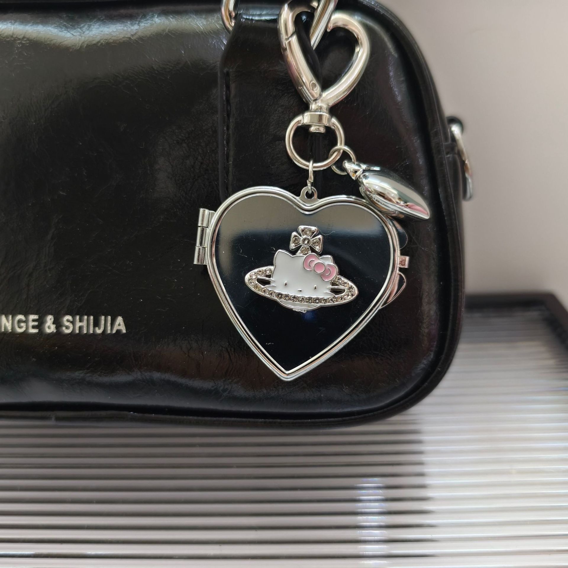 手作款精致金属复古y2kkt可爱小猫爱心挂件钥匙扣包包挂件ins装饰