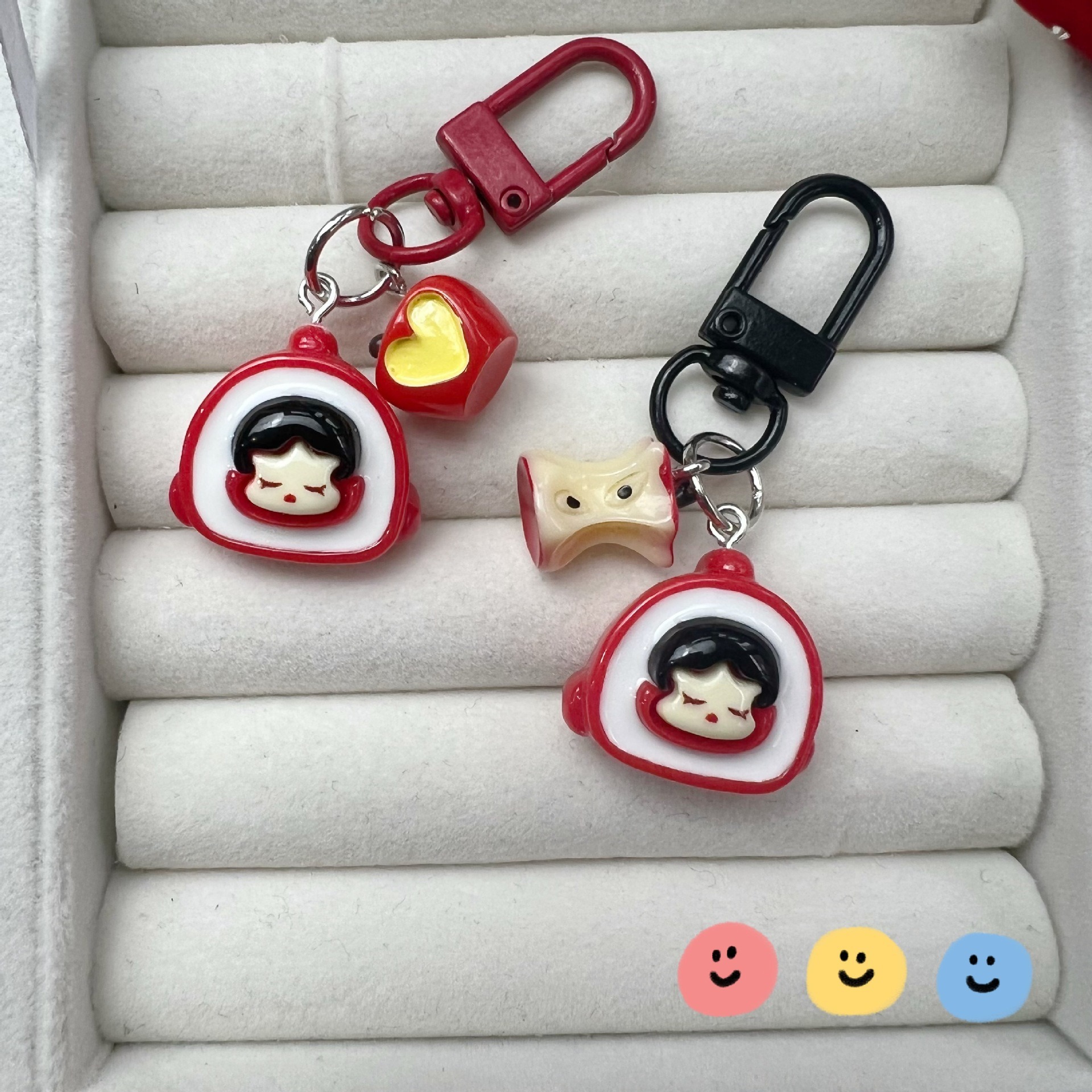 新款卡通树脂小兔子背包钥匙扣挂