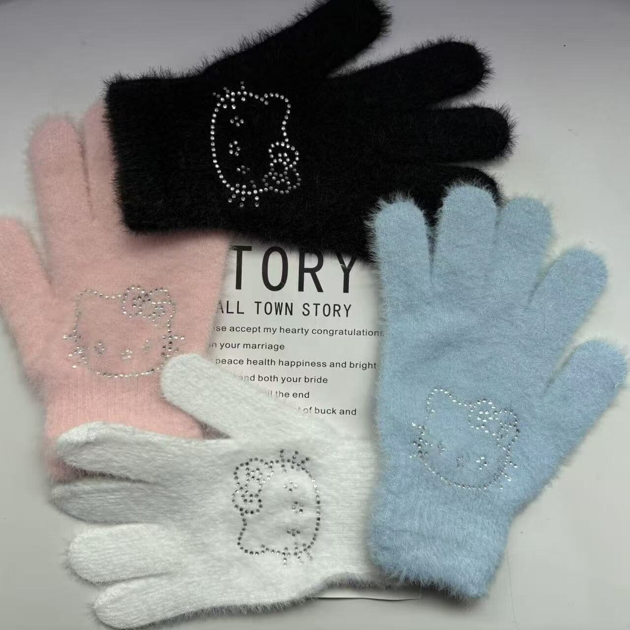 冬季毛绒烫钻kt猫手套保暖舒适防寒分指手套甜妹学院风可爱百搭潮