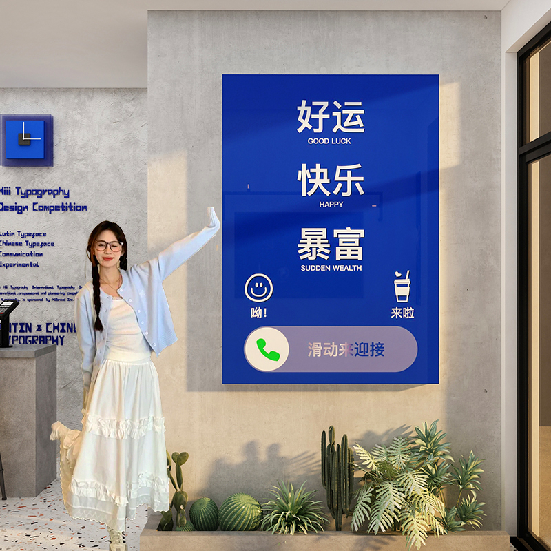 2025网红打卡拍照奶茶店墙壁面装饰克莱因蓝咖啡造景吸引顾客神器