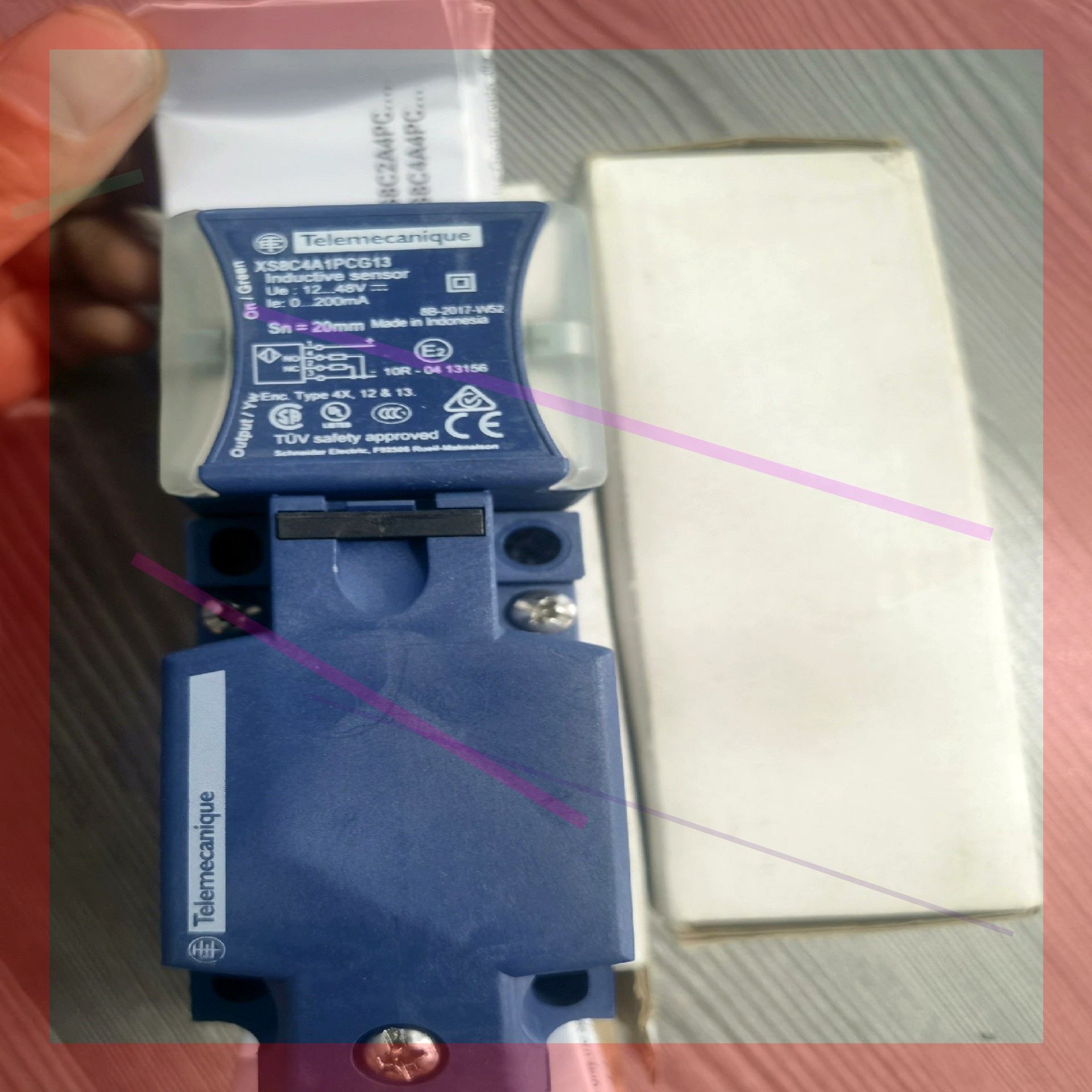 询价!施耐德XS8C4A1PCG13电感式接近开关