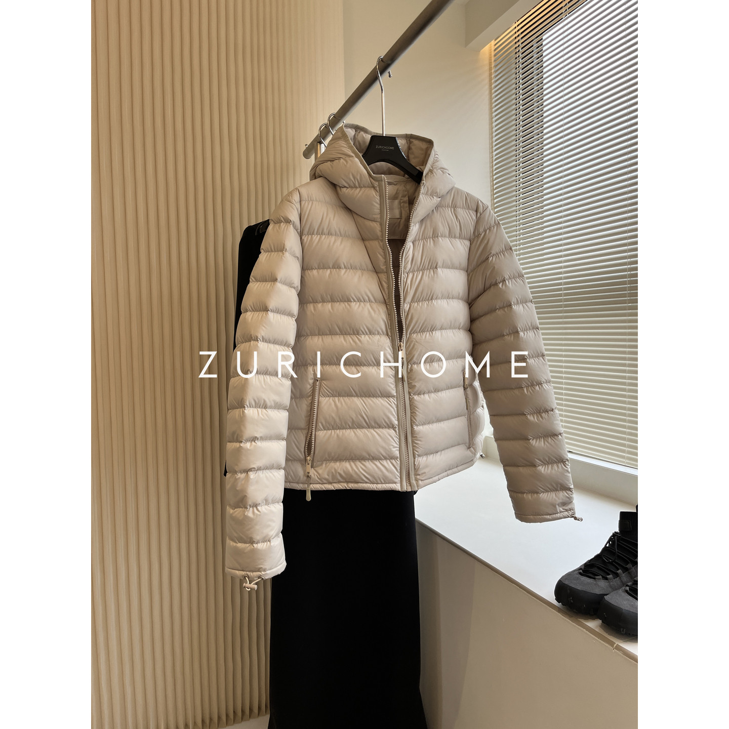 孤ZURICH HOME 简约 轻盈保暖 休闲立领连帽短款白鹅绒排骨羽绒服