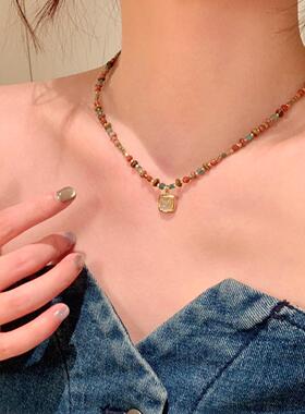 甜美气质彩色串珠项链女轻奢小众高级感猫眼石小方块吊坠锁骨链