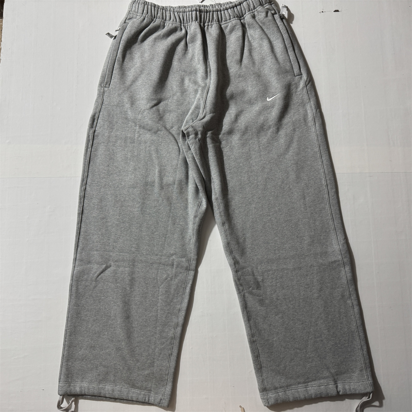 Nike/耐克 男子加绒加厚保暖运动休闲直筒阔腿抽绳长裤FN3343-063