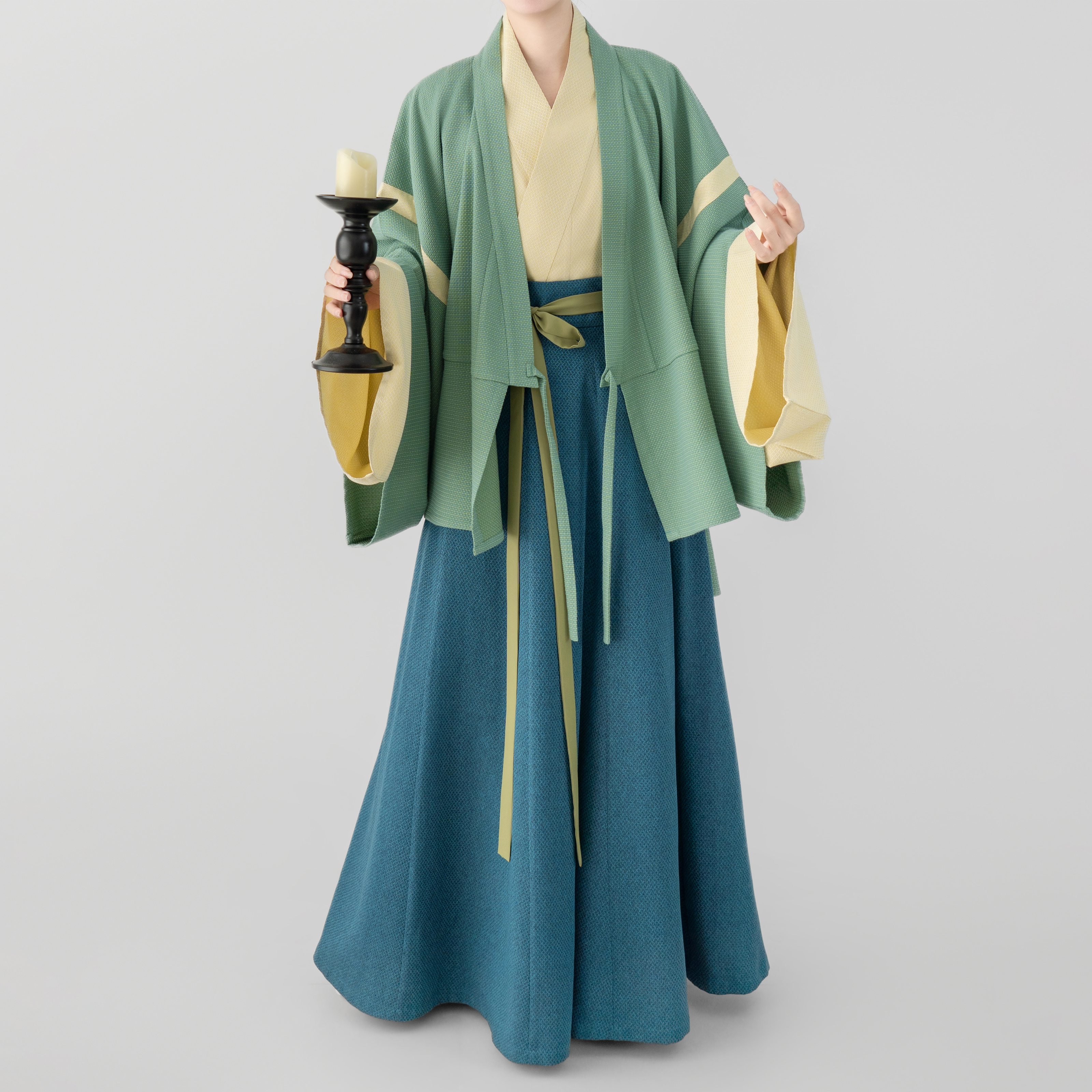 绿色传统秋冬晋制汉服