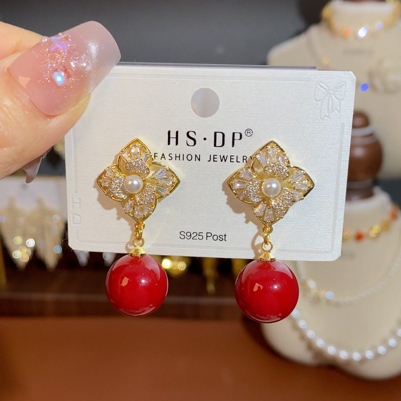 2026新款轻奢锆石四叶红色珍珠银耳环925纯银针个性时尚超闪耳饰,珠宝/钻石/翡翠,耳饰,淘宝优惠券,粉丝福利购,淘宝优惠卷