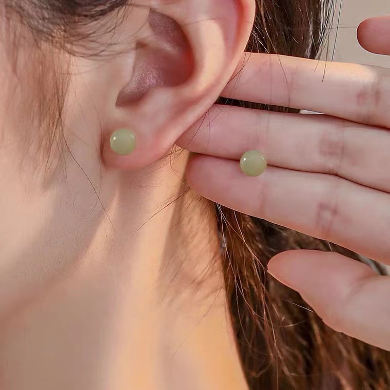 S999足银和田玉色通体纯银耳钉