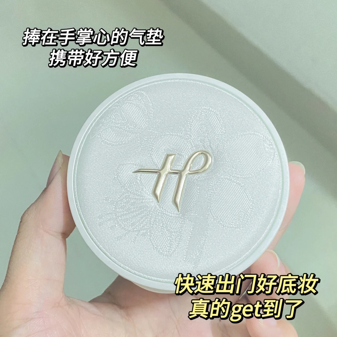 看日期！外盒磨损~韩国HWIRAN徽然梅花丝绸防晒气垫二合一遮瑕