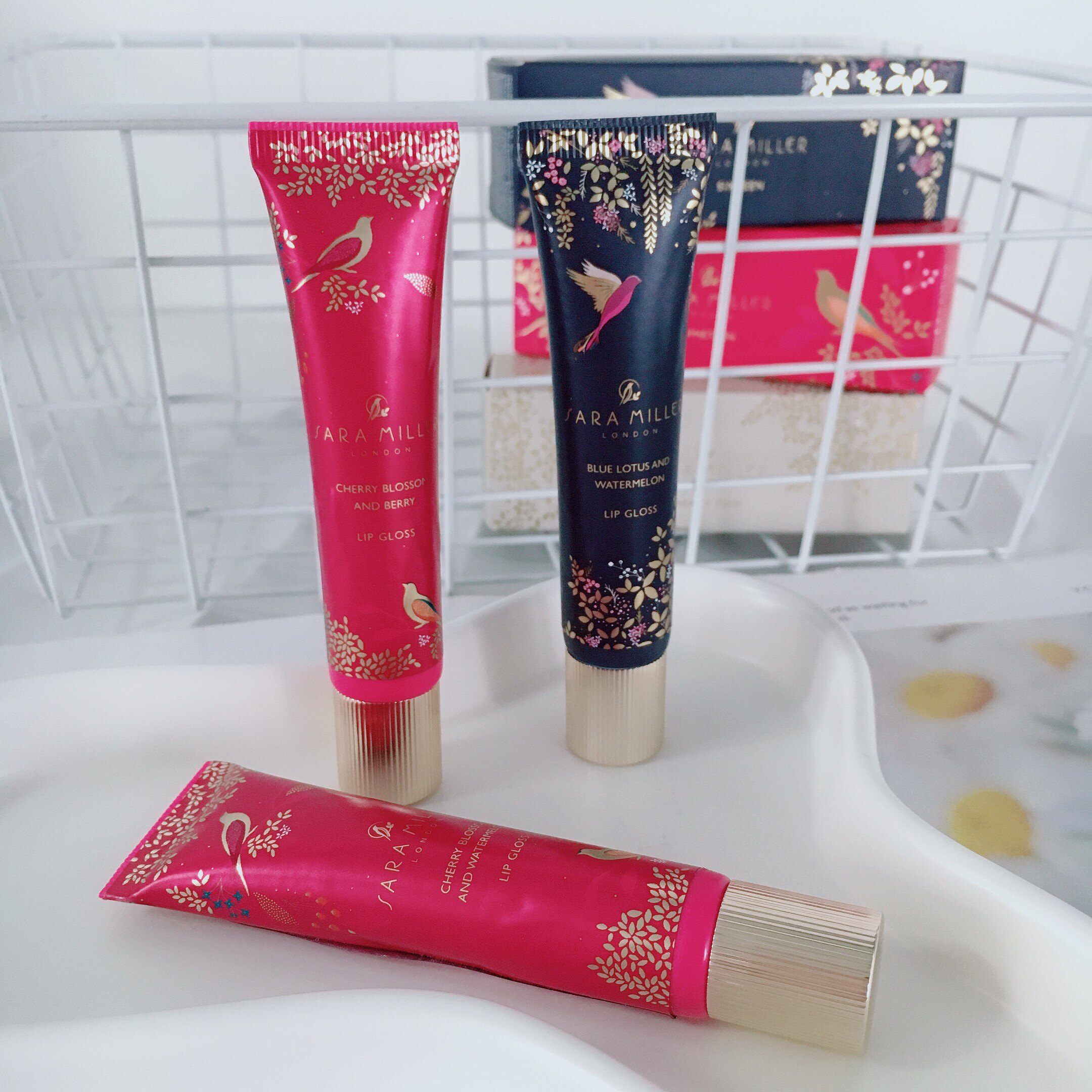 敲嫩敲纯欲！干唇天菜~出英国SARA果味唇彩保湿无色口红打底唇蜜