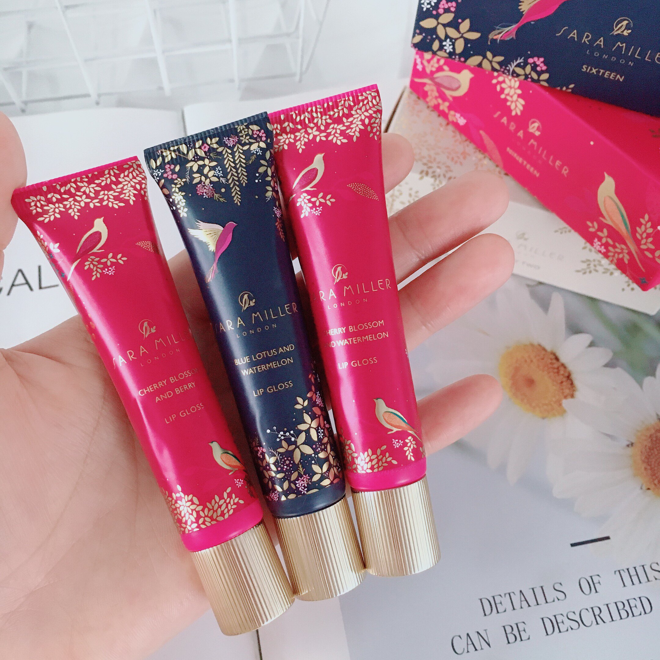 好闻到想犯规~出英国SARA果味唇彩保湿无色口红打底唇蜜唇油