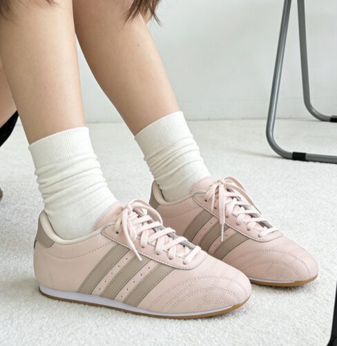 Adidas阿迪达斯 三叶草 Taekwondo Jennie 跆拳道休闲板鞋 JS0304