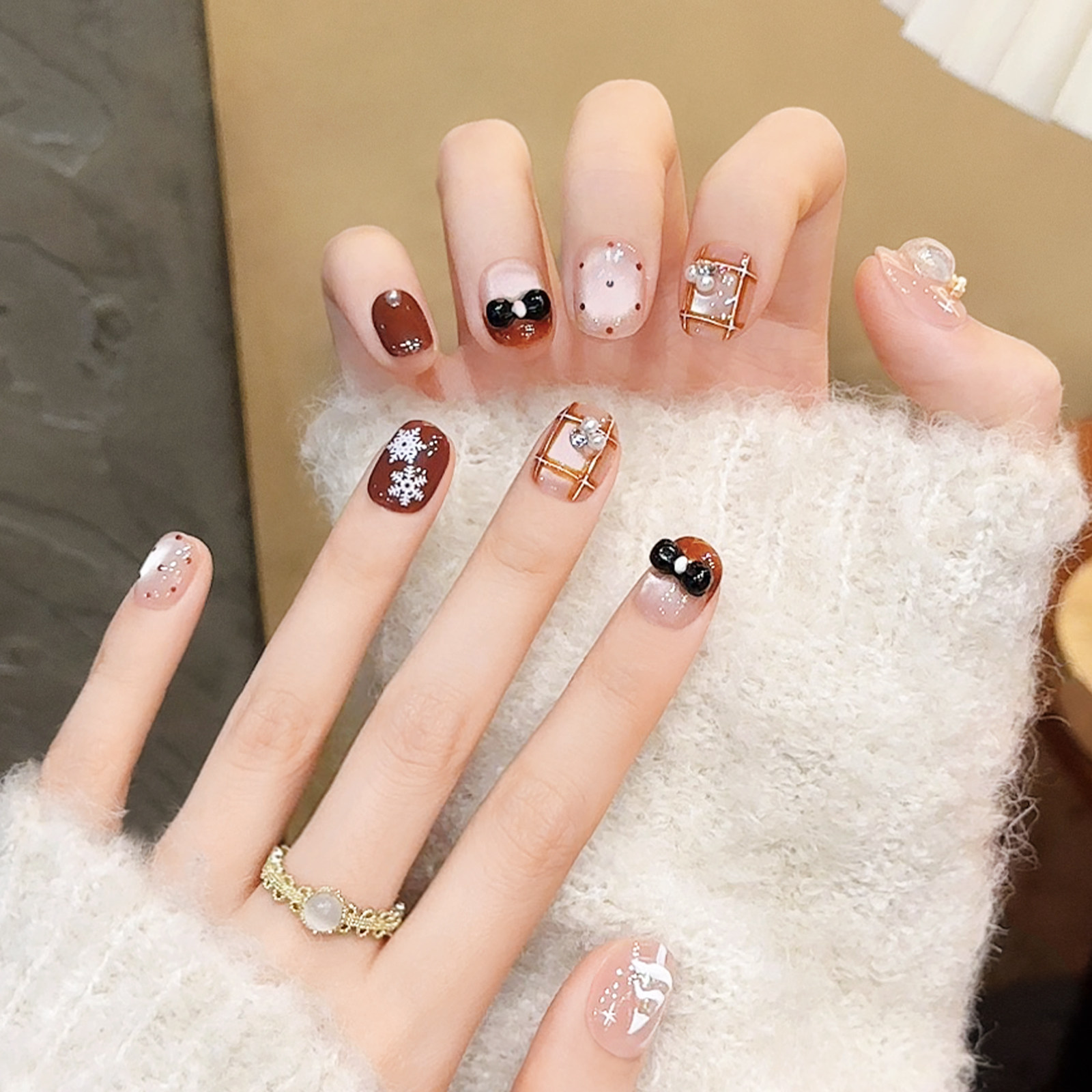 云皙焦糖猫眼圣诞穿戴甲秋冬短款手工美甲高级感指甲贴片2025新款,彩妆/香水/美妆工具,穿戴甲/甲片,淘宝优惠券,粉丝福利购,淘宝优惠卷