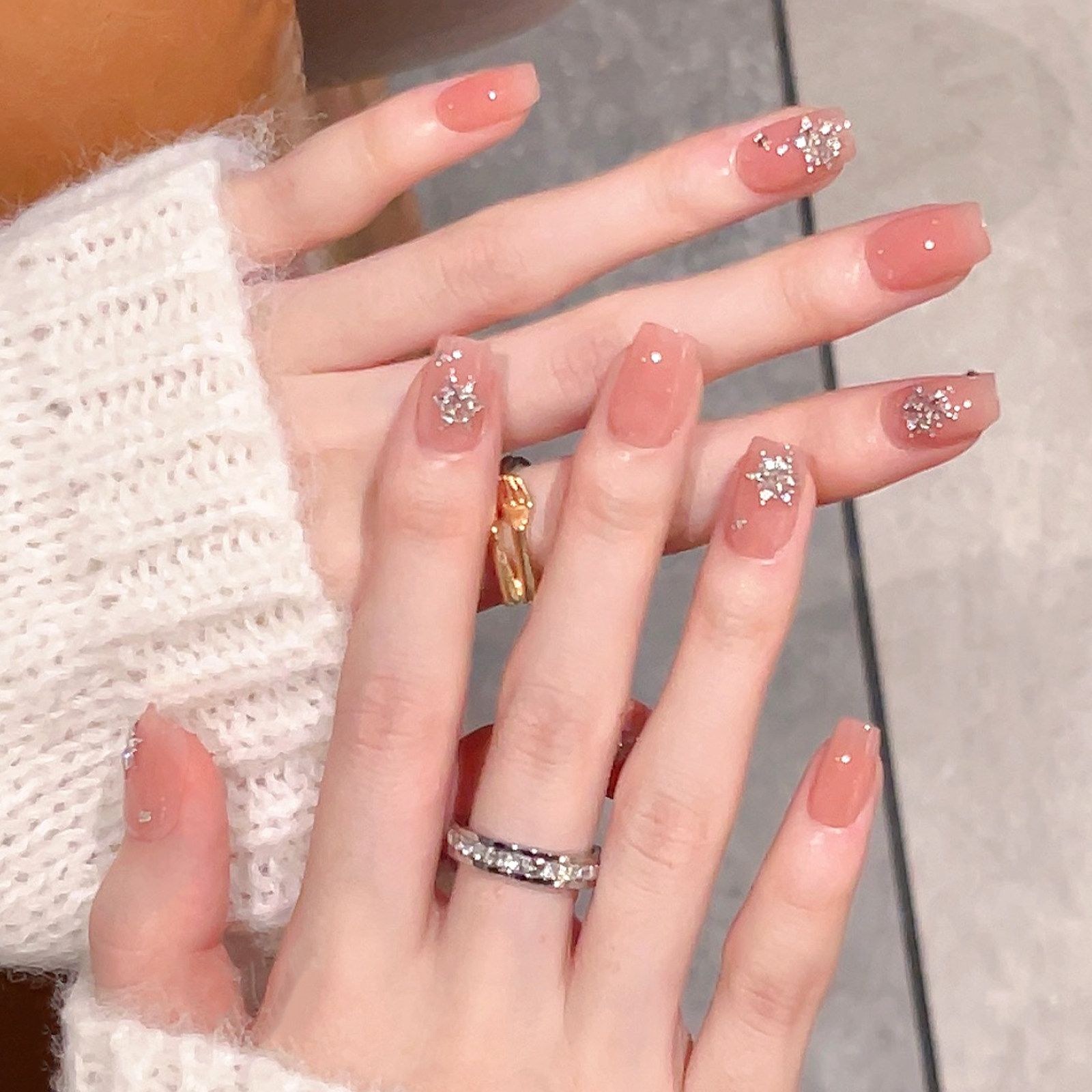 云皙纯欲风雪花闪钻纯手工穿戴甲秋冬新款美甲贴片短款成品假指甲,彩妆/香水/美妆工具,穿戴甲/甲片,淘宝优惠券,粉丝福利购,淘宝优惠卷