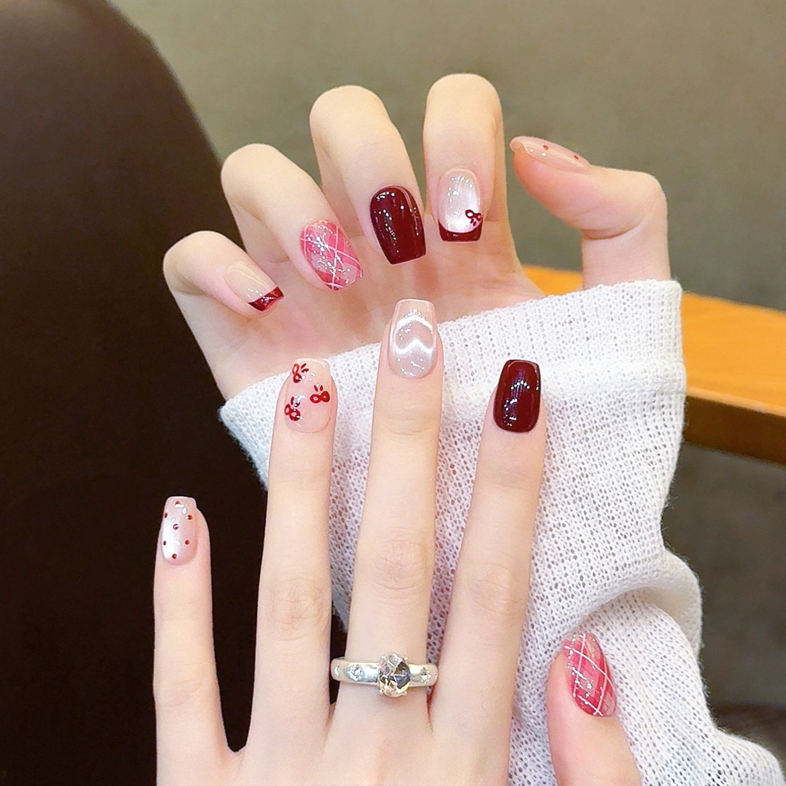 云皙红色格纹法式穿戴甲手工短款波点猫眼美甲秋冬显白指甲贴片,彩妆/香水/美妆工具,穿戴甲/甲片,淘宝优惠券,粉丝福利购,淘宝优惠卷