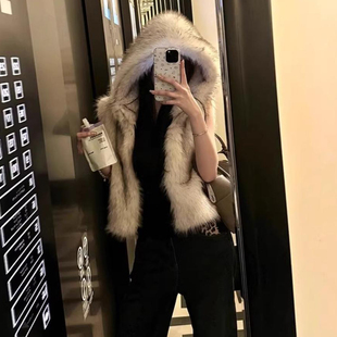 皮草马甲女2026秋冬新款连帽显瘦宽松御寒背心羊羔毛马夹毛毛外套