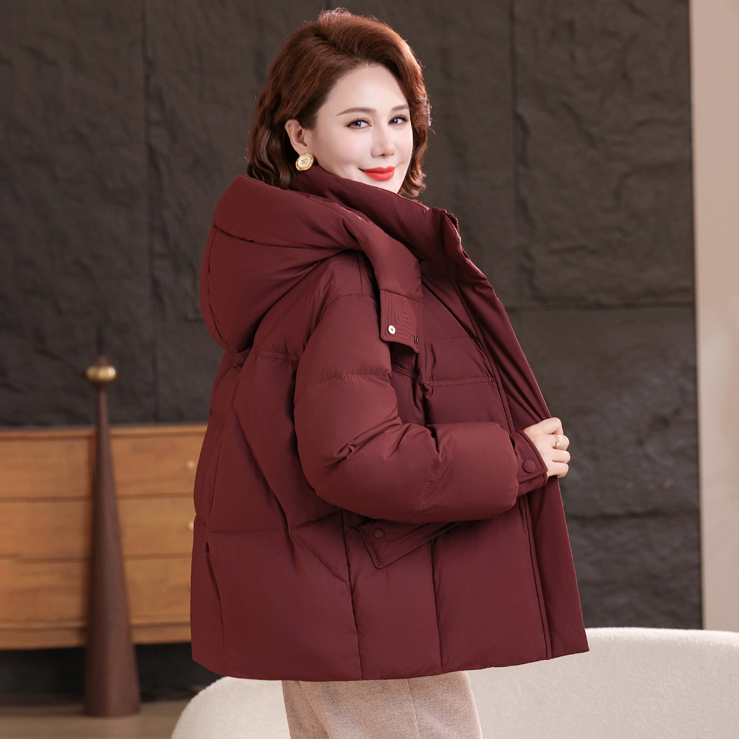 妈妈羽绒服冬季短款2025新款中年女士时尚加厚保暖中老年洋气外套