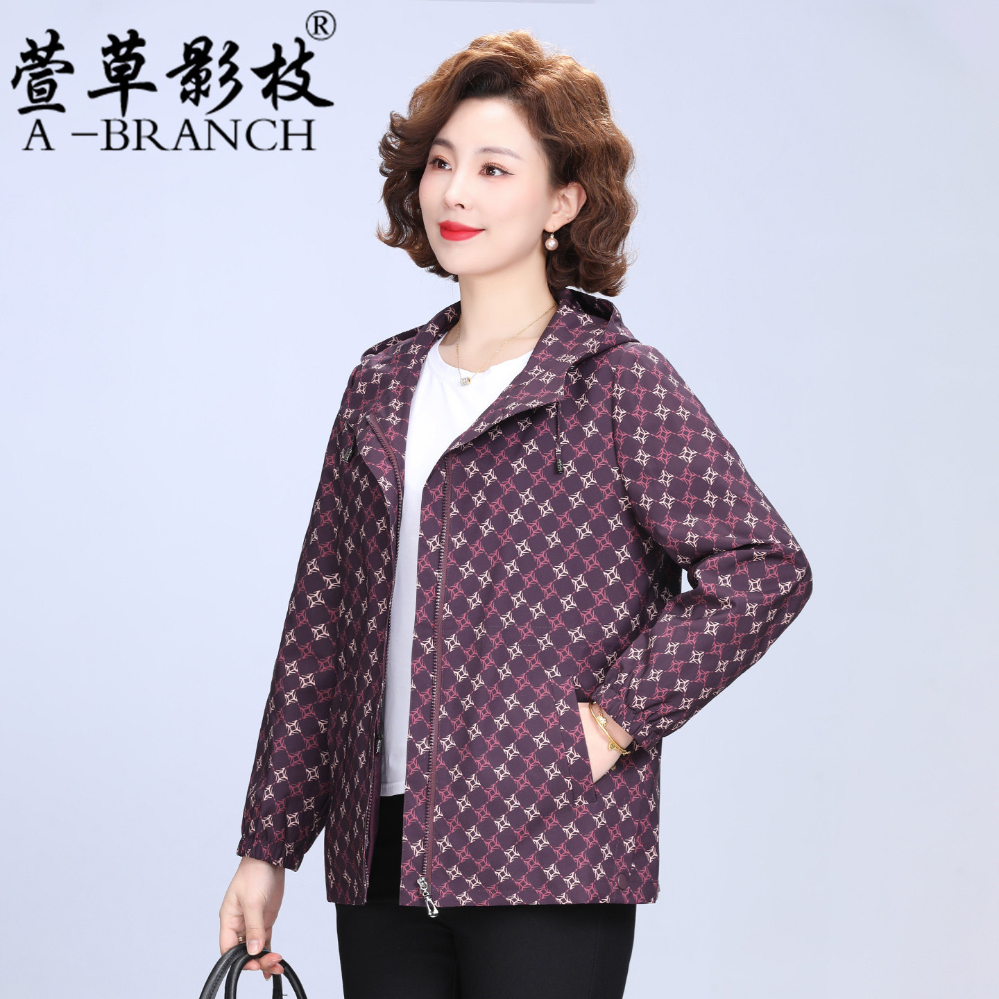 妈妈春装时尚短款风衣外套2026新款洋气中老年女装春秋季夹克上衣