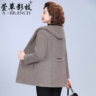 50多岁妈妈秋冬装外套洋气高贵中长款2025新款中老年人女加厚上衣