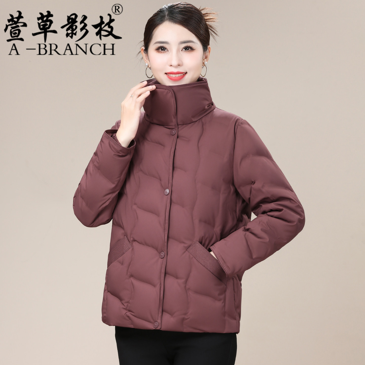 妈妈冬装羽绒服高贵洋气2025新款中老年女装秋冬小个子白鸭绒外套