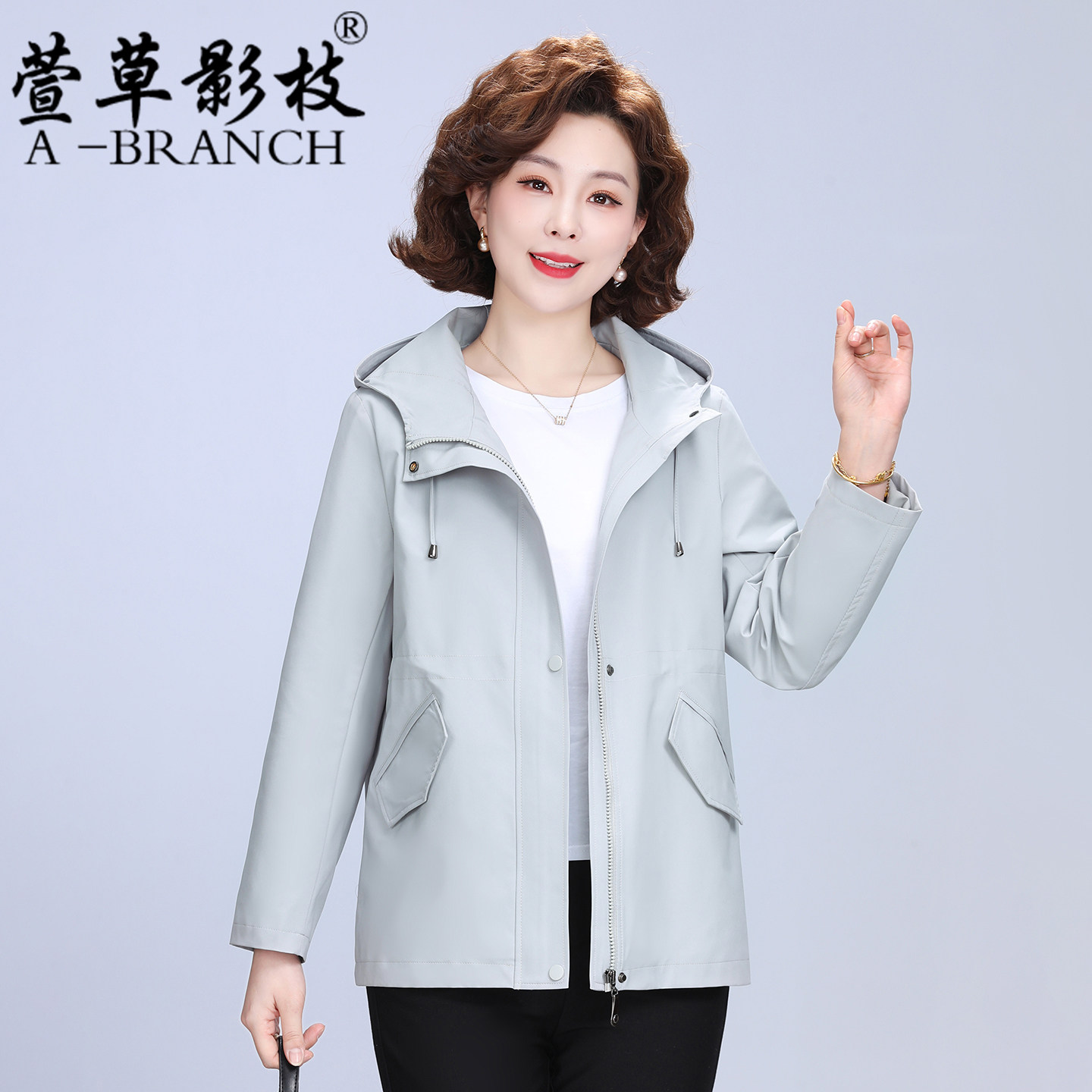 妈妈外套2026新款春秋中年女装小个子上衣休闲洋气短款夹克风衣女