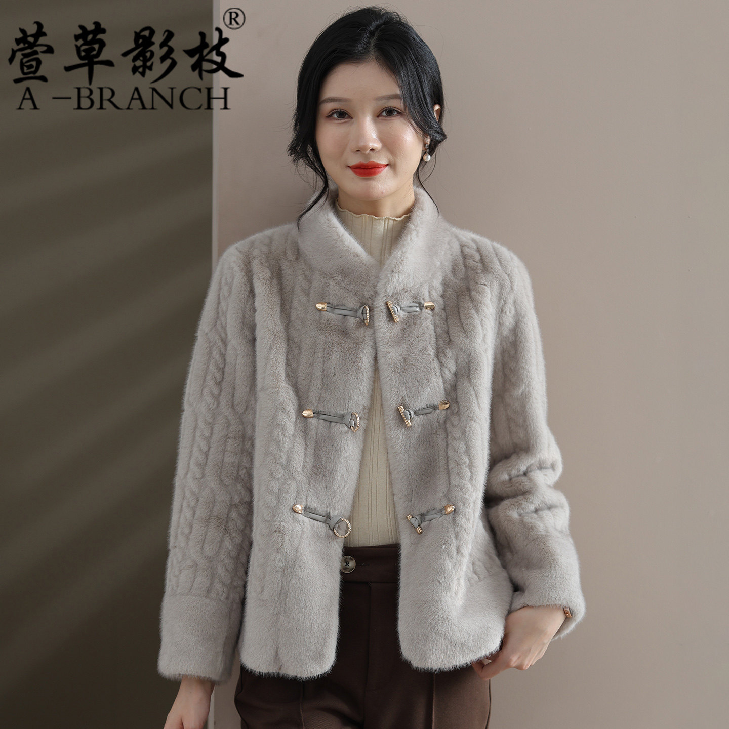 小个子妈妈秋冬毛呢外套洋气2025加厚款上衣中老年女仿水貂绒大衣