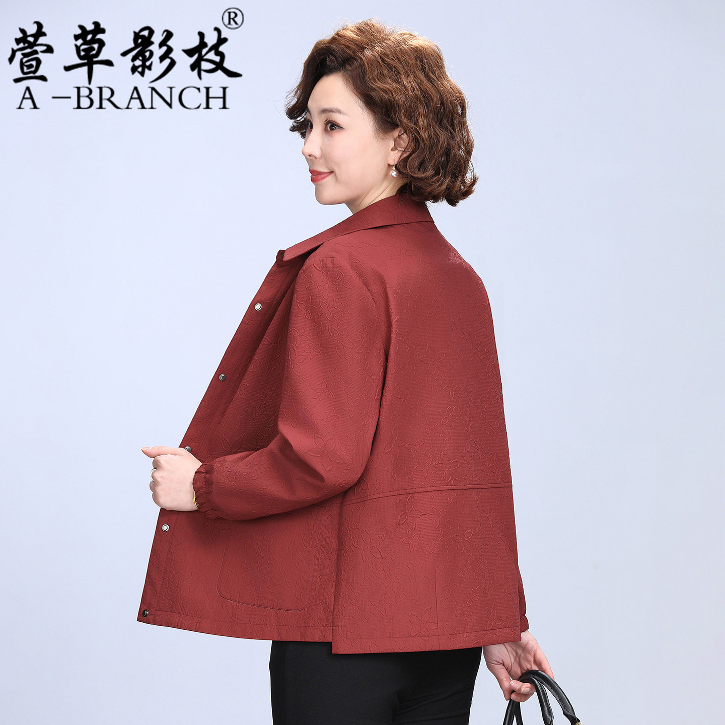 妈妈春秋装短款外套2026新款洋气小个子风衣中老年女气质夹克上衣