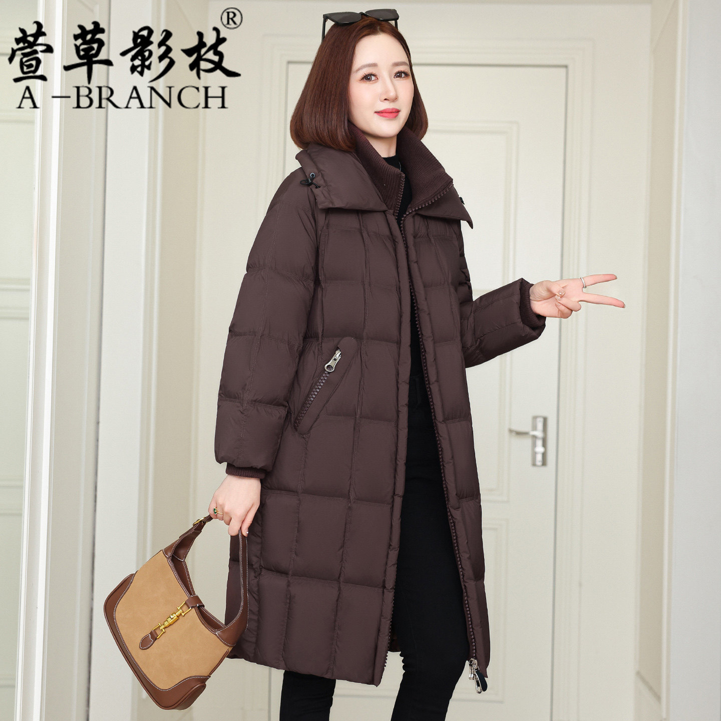 时尚妈妈白鸭绒羽绒服中年女冬装2025新款加厚保暖阔太太宽松外套