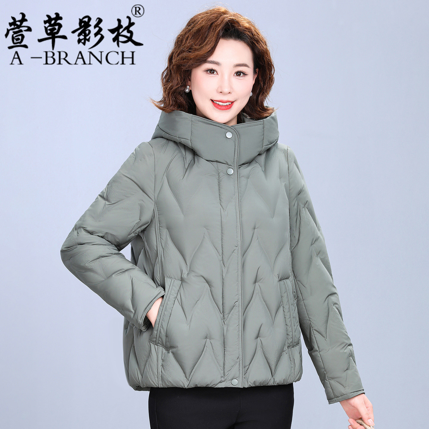 50岁妈妈冬装羽绒服2025新款中年女洋气短款中老年秋冬白鸭绒外套