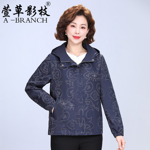 品牌妈妈外套春秋装2026新款中年女短款风衣洋气中老年人宽松上衣