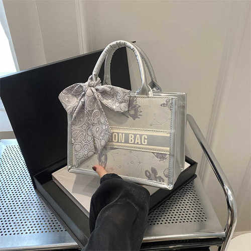 百搭通勤上班族今年新款轻奢女包