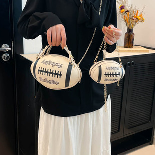 2026新款链条橄榄球收纳包单肩斜挎包高级感手提时尚休闲小众设计