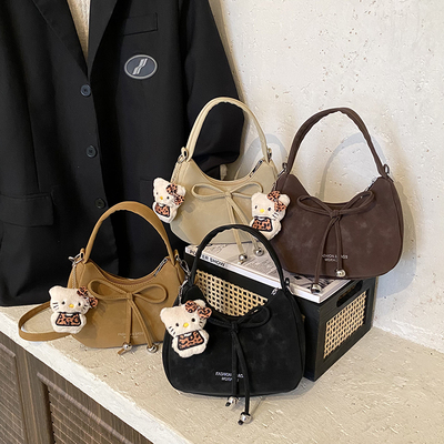 芊舒祺2026新款日韩风新月形腋下包女小众蝴蝶结装饰高级感小包包