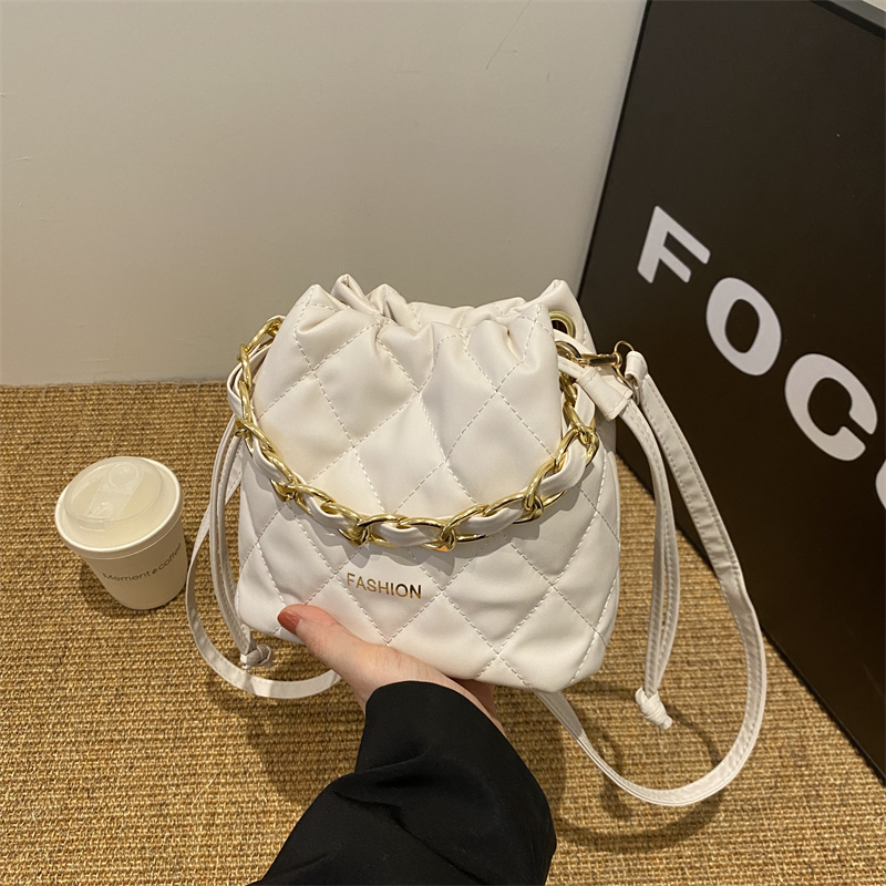 芊舒祺水桶包菱格小小香风