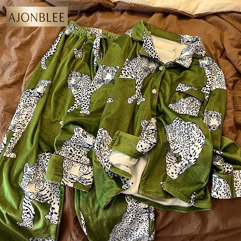 韩版轻奢风豹子印花海岛绒长袖睡衣女秋冬季加厚保暖家居服套装冬