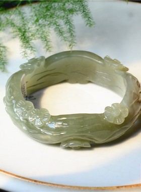 天然冰底和田玉梅花手镯子圈口