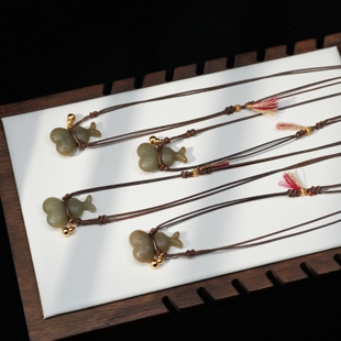 野蛮生长。新疆且末料和田玉糖玉锤纹葫芦荡秋千皮绳项链C32