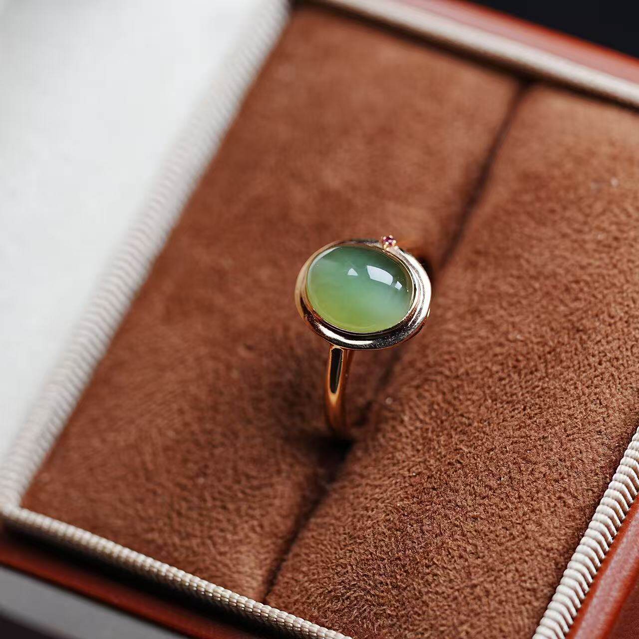 18K真金镶嵌俄碧玉猫眼戒指 14码 配证书1175